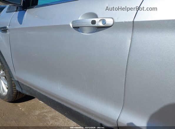 1FMCU9JD0HUC58249 2017 FORD ESCAPE Серебряный Вид спереди