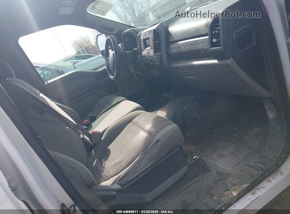 1FT7W2A64HEE31774 2017 FORD F-250 Белый Вид салона спереди