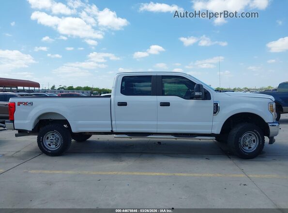 1FT7W2B60JEB73614 2018 FORD F-250 Белый Вид задней части салона