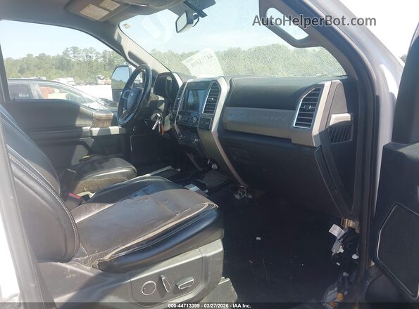 1FT7W2B65HEE53393 2017 FORD F-250 Белый Вид салона спереди