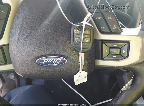 1FT7W2BT6HEE94654 2017 FORD F-250 Белый Вид панели приборов