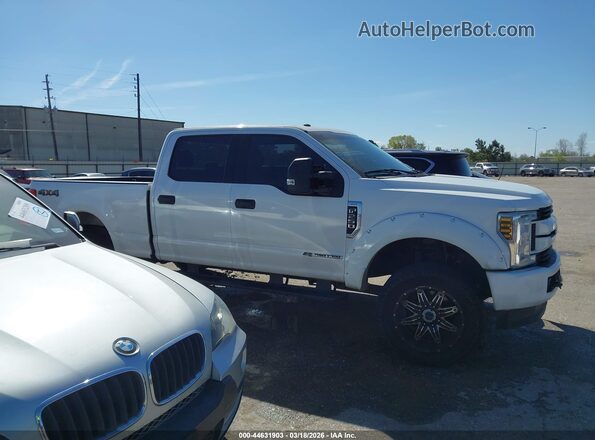 1FT7W2BT6JEB13147 2018 FORD F-250 Белый Вид задней части салона
