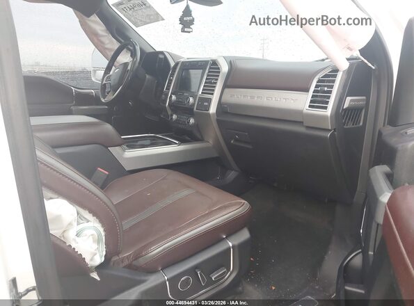 1FT7W2BT7HEC46624 2017 FORD F-250 Белый Вид салона спереди