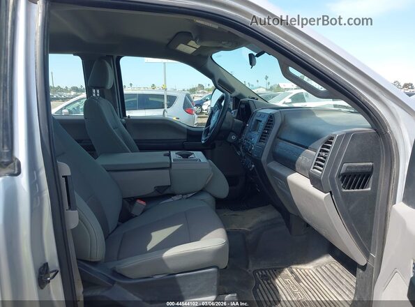 1FT7X2B60JEC83947 2018 FORD F-250 Серебряный Вид салона спереди