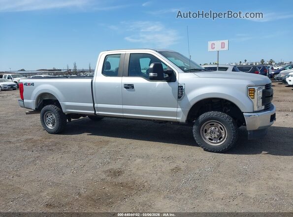 1FT7X2B60JEC83947 2018 FORD F-250 Серебряный 