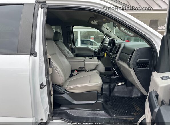 1FT7X2B64JEB92311 2018 FORD F-250 Белый Вид салона спереди