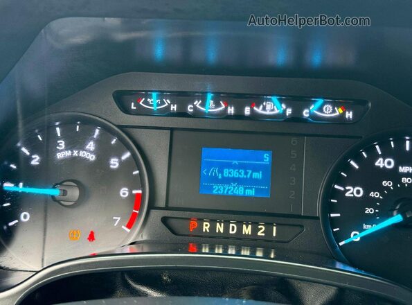 1FT7X2B66JEB19120 2018 FORD F250 Белый Вид панели приборов