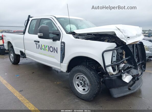 1FT7X2BAXPEC70541 2023 FORD F-250 Белый Передняя правая четверть