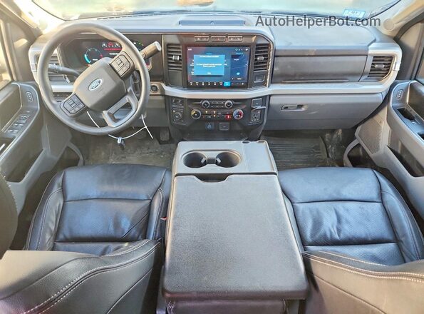 1FT8W2BT9REF78389 2024 FORD F250 Черный Вид панели приборов