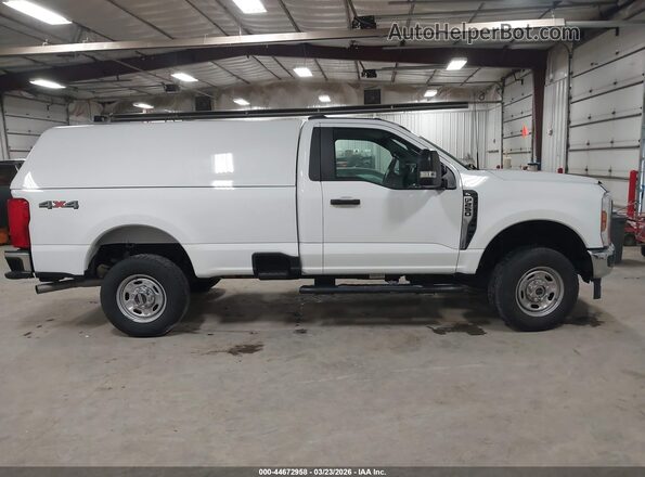 1FTBF2BA4REF28309 2024 FORD F-250 Белый Вид задней части салона
