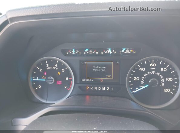 1FTEW1CP7GKF09505 2016 FORD F150 Серебряный Вид задних сидений