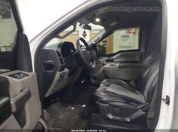1FTEW1EPXJFC83022 2018 FORD F150 Белый Вид салона спереди