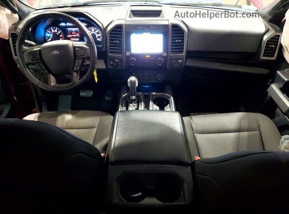 1FTEW1EPXJFD83363 2018 FORD F150 Красный Вид панели приборов