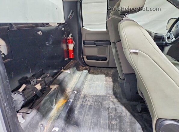 1FTEX1C55JKF23213 2018 FORD F150 Белый Вид задних сидений