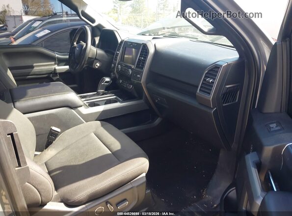1FTEX1CG3JFB50683 2018 FORD F150 Gray Widok wnętrza z przodu