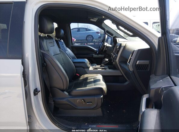 1FTFW1RG3HFB32600 2017 FORD F150 Gray Widok wnętrza z przodu