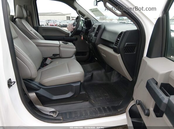 1FTMF1CB5LFB69838 2020 FORD F150 Белый Вид салона спереди