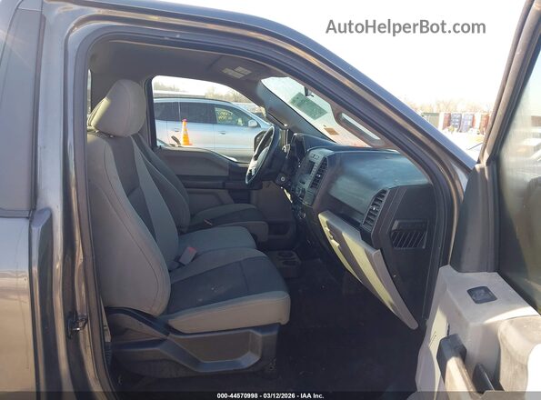 1FTMF1EP1HKC82242 2017 FORD F150 Серый Вид салона спереди