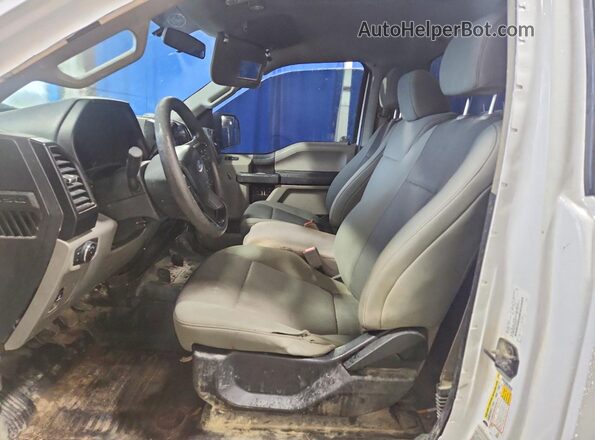 1FTMF1EP9JKD24016 2018 FORD F150 Белый Вид салона спереди