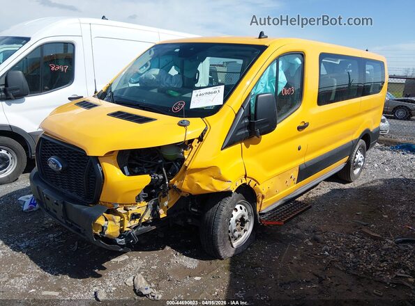 1FTYE2Y84RKA18772 2024 FORD TRANSIT-150 Желтый Передняя левая четверть