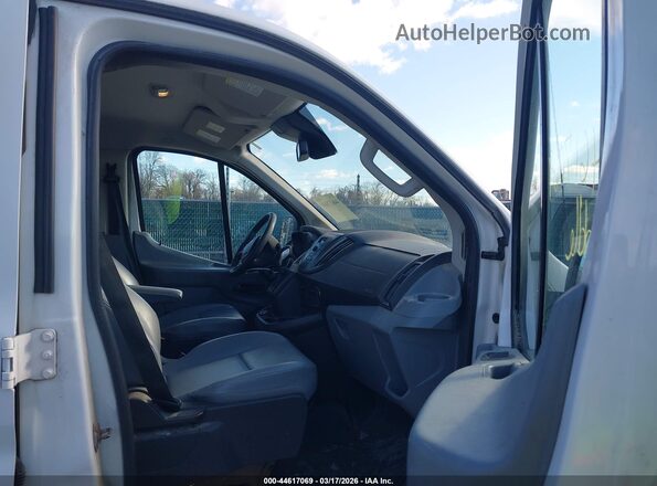 1FTYE9ZM8HKA07857 2017 FORD TRANSIT-150 Белый Вид салона спереди