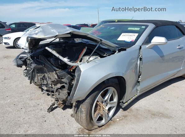 1G1FB3DS7K0153410 2019 CHEVROLET CAMARO Серебряный Вид спереди