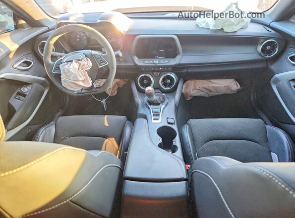 1G1FE1R76L0105933 2020 CHEVROLET CAMARO Черный Вид панели приборов