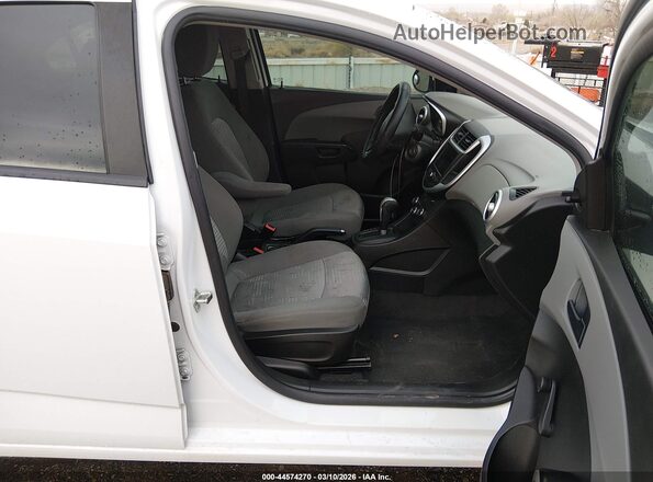 1G1JB5SB6L4143227 2020 CHEVROLET SONIC White Widok wnętrza z przodu