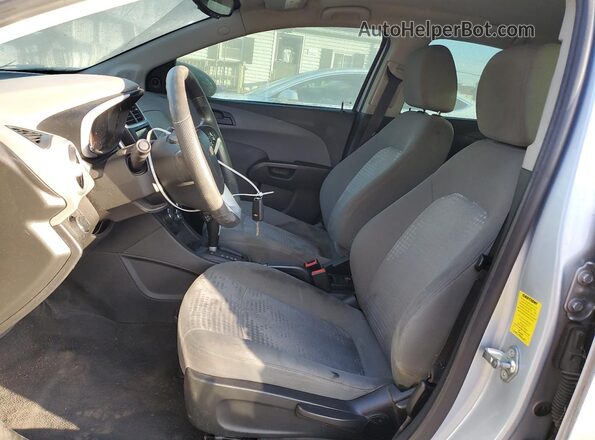 1G1JB5SH5J4109913 2018 CHEVROLET SONIC Blue Widok wnętrza z przodu