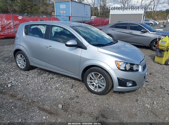1G1JC6SH7G4155139 2016 CHEVROLET SONIC Серебряный Передняя правая четверть