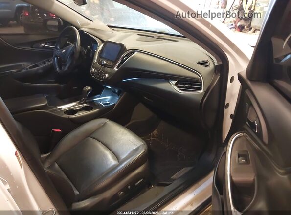 1G1ZD5ST1JF268692 2018 CHEVROLET MALIBU Белый Вид салона спереди