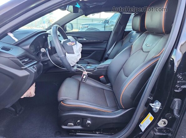 1G6DC5RK4T0101849 2026 CADILLAC CT4 Black Widok wnętrza z przodu