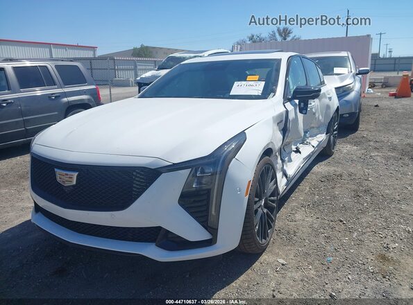 1G6DV5RWXT0102212 2026 CADILLAC CT5 White Vista tres cuartos delantera izquierda