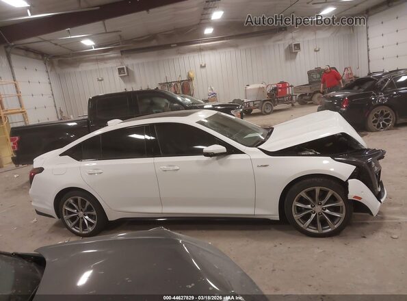 1G6DV5RWXT0109581 2026 CADILLAC CT5 White Vista interior trasera