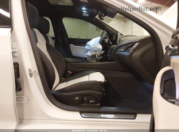 1G6DV5RWXT0109581 2026 CADILLAC CT5 White Vista interior delantera