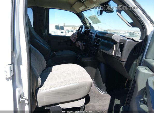 1GAZGPFG1K1248571 2019 CHEVROLET EXPRESS White Widok wnętrza z przodu