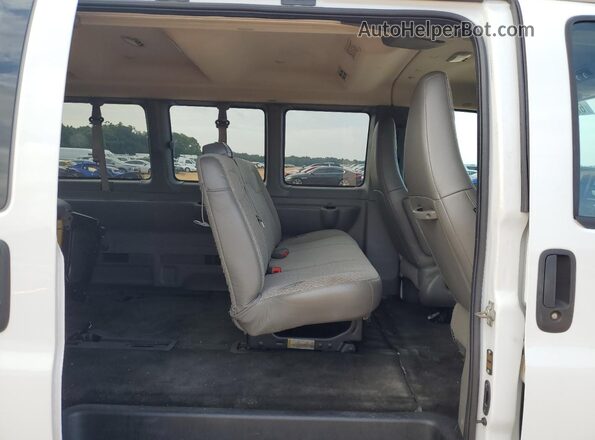1GAZGPFGXK1208828 2019 CHEVROLET EXPRESS White Widok wnętrza z tyłu