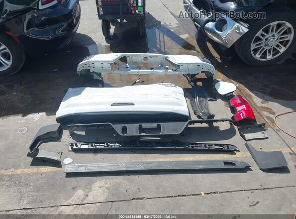 1GCGTCEC2R1309972 2024 CHEVROLET COLORADO White Widok zestawu wskaźników