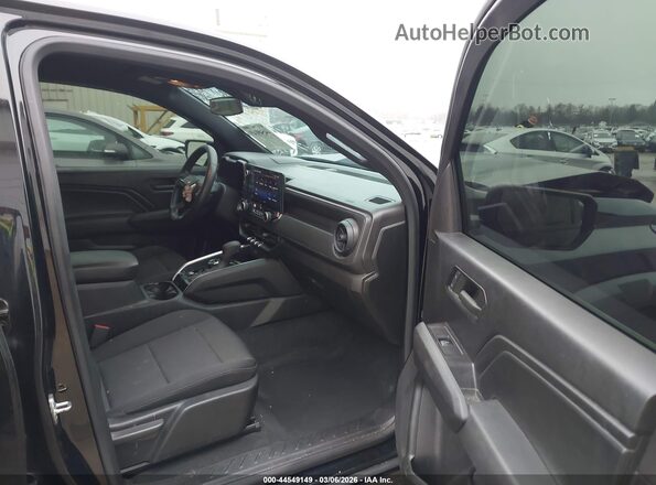 1GCPTEEK4P1200946 2023 CHEVROLET COLORADO Черный Вид салона спереди