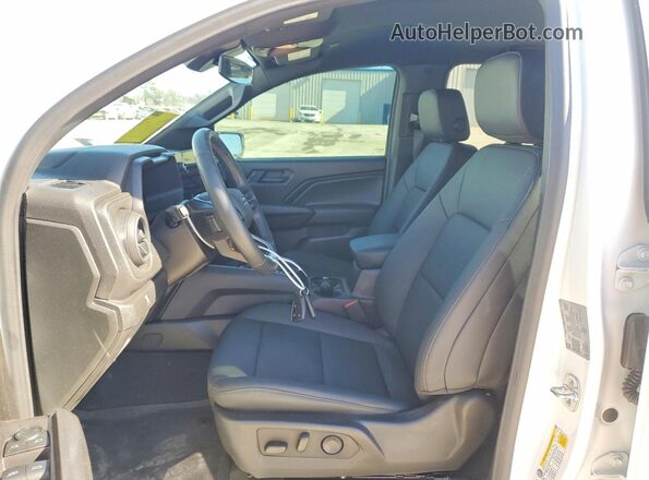 1GCPTEEK7T1104125 2026 CHEVROLET COLORADO White Vista interior delantera