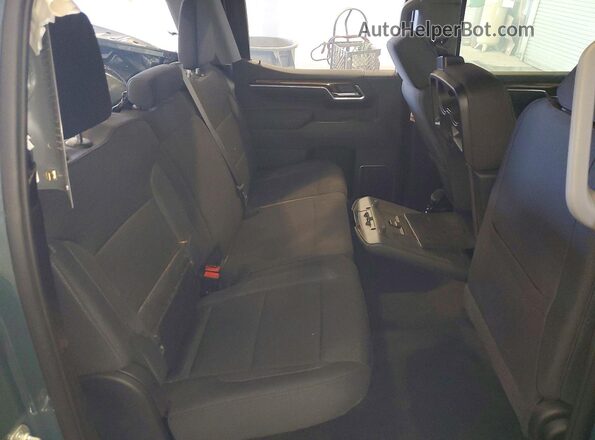1GCUKDED1TZ257828 2026 CHEVROLET SILVERADO Gray Widok tylnych siedzeń