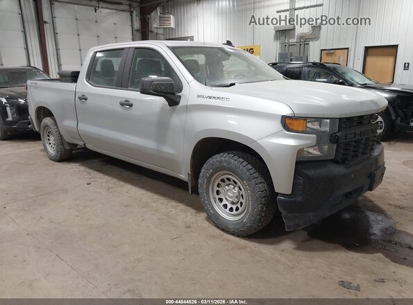1GCUYAEFXKZ240622 2019 CHEVROLET SILVERADO Серебряный Передняя правая четверть