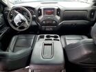 2021 Chevrolet Silverado K1500 Custom Черный vin: 1GCUYBEF6MZ349748