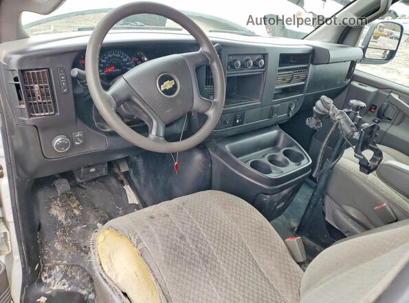 1GCWGAF17K1249615 2019 CHEVROLET EXPRESS Белый Вид панели приборов
