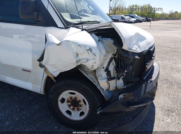 1GCWGAF19K1220035 2019 CHEVROLET EXPRESS Белый Вид спереди