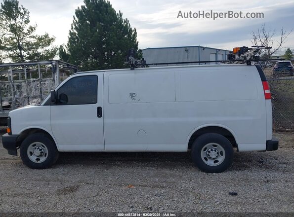 1GCWGAFF3H1280588 2017 CHEVROLET EXPRESS Белый Вид задней части салона
