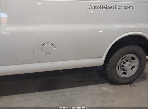1GCWGAFF6G1330382 2016 CHEVROLET EXPRESS Белый Вид задней части салона