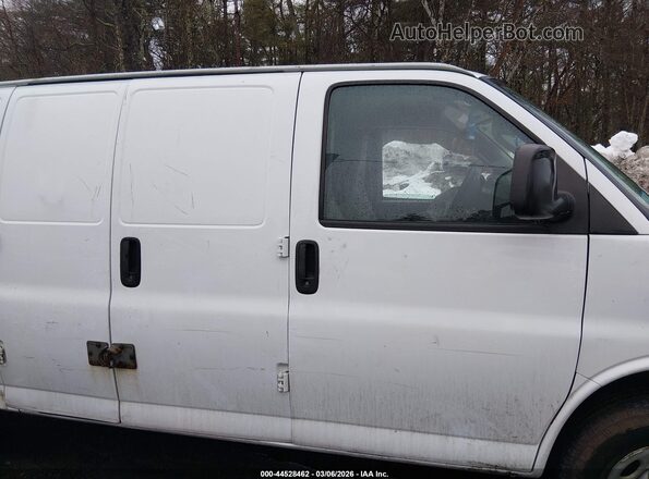 1GCWGAFG2J1336888 2018 CHEVROLET EXPRESS Белый Вид задней части салона