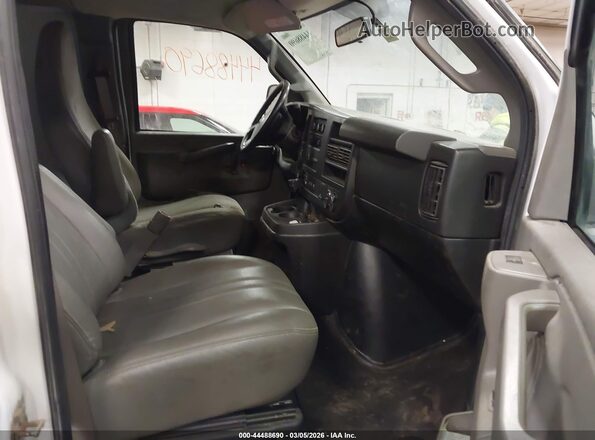 1GCWGAFG7L1216393 2020 CHEVROLET EXPRESS Белый Вид салона спереди