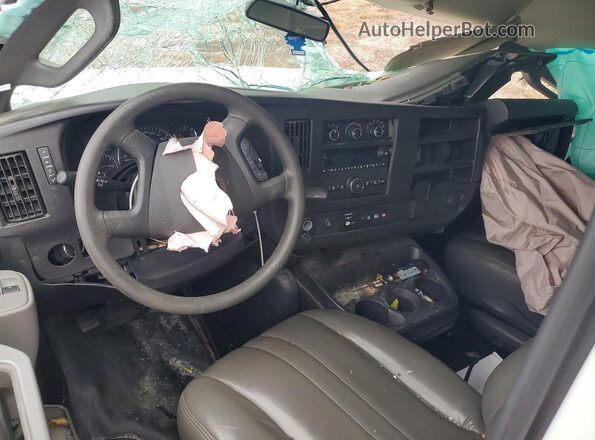 1GCWGAFP0K1271332 2019 CHEVROLET EXPRESS White Widok deski rozdzielczej